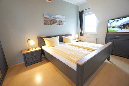 Schlafzimmer mit Doppelbett