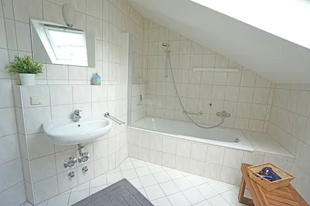 Badezimmer mit Badewanne