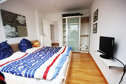 Schalfzimmer nach Norden mit 2. Fernseher