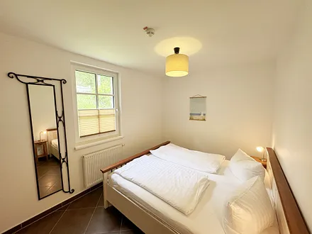 Schlafzimmer mit Doppelbett