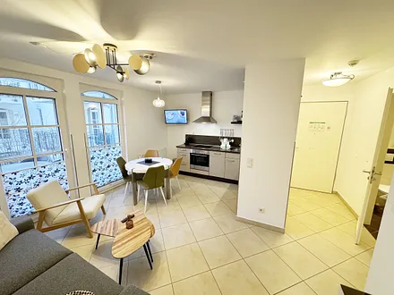 Küchenzeile mit Essbereich