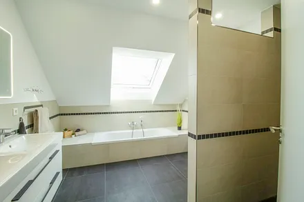 Bad mit Dusche & Badewanne