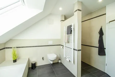 Bad mit Dusche & Badewanne