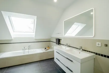 Bad mit Dusche & Badewanne