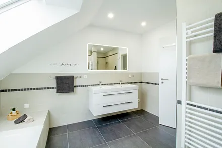 Bad mit Dusche & Badewanne