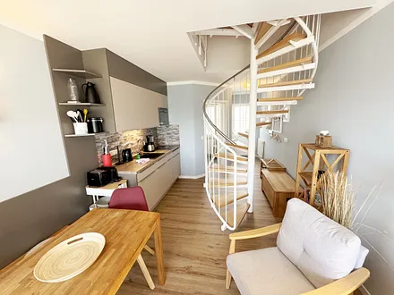 komfortabler Essbereich mit Sessel