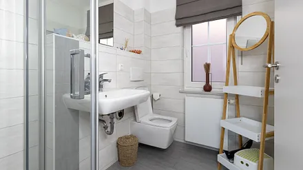 Badezimmer mit Waschplatz