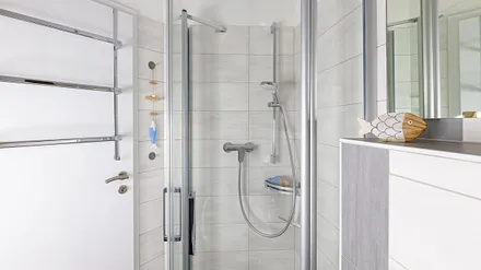 Badezimmer mit Dusche