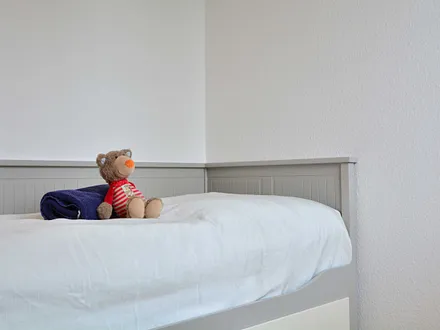 Das zweite Schlafzimmer mit ausziehbaren Kojenbett