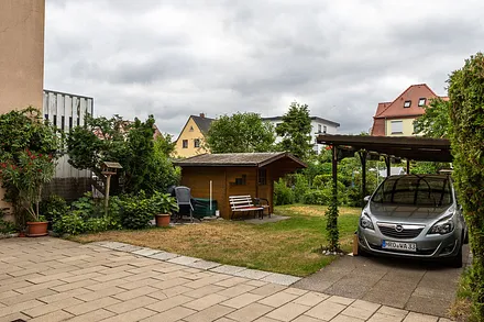Blick zum Garten und Parkplatz