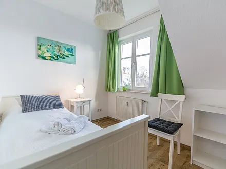 Das zweite Schlafzimmer mit ausziehbarem Kojenbett