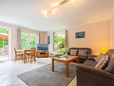 Der gemütliche Wohnbereich mit Zugang zur Terrasse