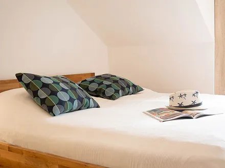 Blick ins erste Schlafzimmer