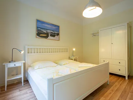 Das Schlafzimmer mit Doppelbett