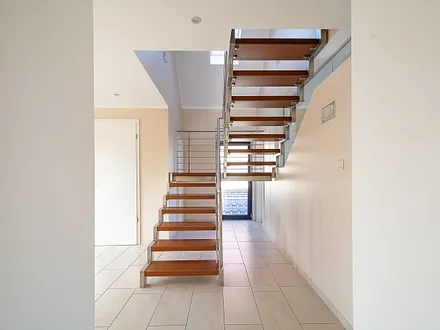 Der helle offene Treppenflur