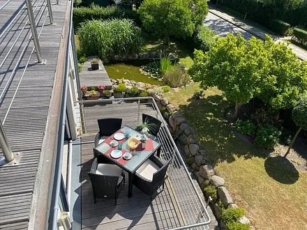 Blick auf den kleineren Balkon im Untergeschoss