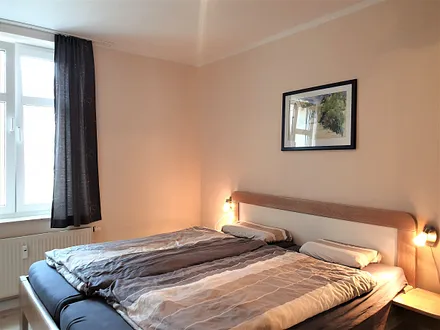 Schlafzimmer mit Doppelbett