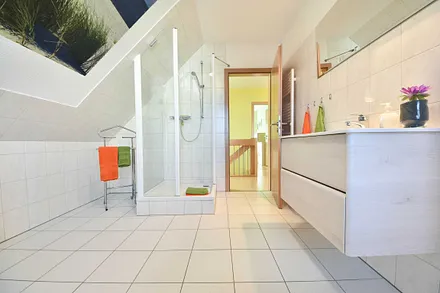 Bad mit Dusche & Badewanne