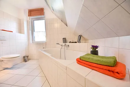 Bad mit Dusche & Badewanne