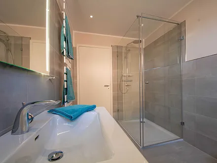 Das zweite Bad mit Regenwalddusche