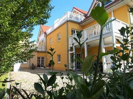 Das Strandhus von hinten - hier befindet sich Ihre Terrasse