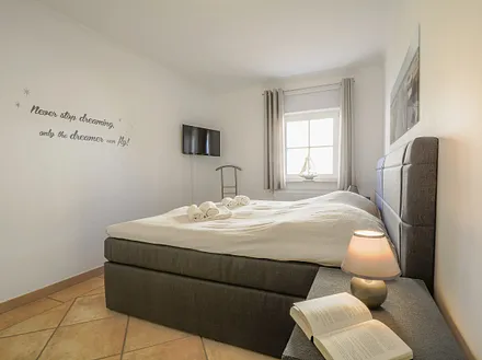 Das Schlafzimmer mit Doppelbett