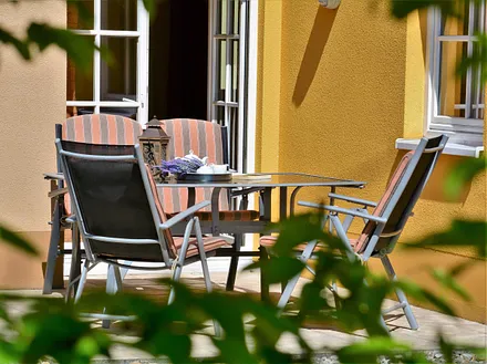 Die möblierte Terrasse