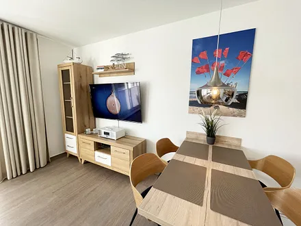 Esstisch mit Stühlen