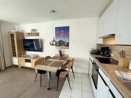 Esstisch mit Stühlen