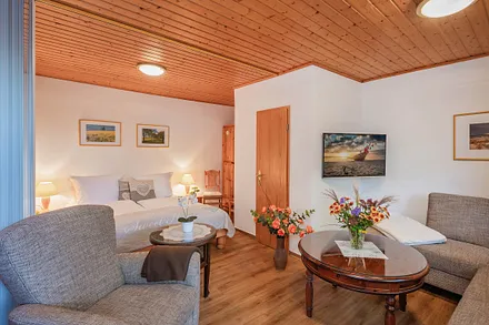 Wohnbereich mit separaten Doppelbett