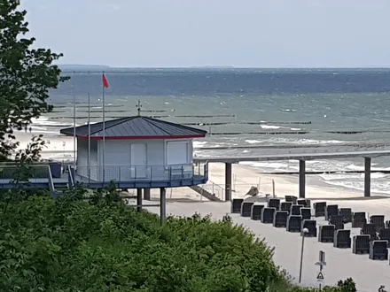 bewachter Strand an der Seebrücke