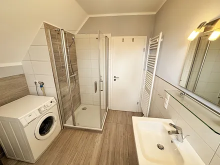 Ferienhaus Ilsebill - oberes Bad mit Waschmaschine