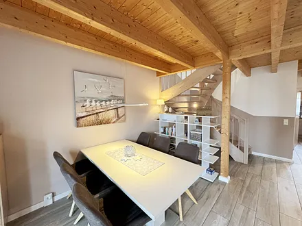 Ferienhaus Ilsebill - Essplatz mit Blick auf die Treppe