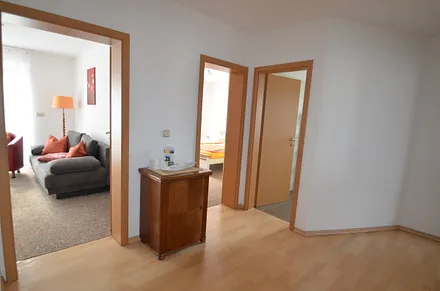 Diele mit Fußbodenheizung und Gaderobe