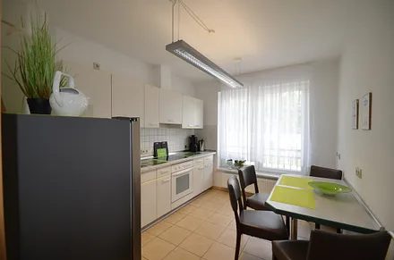 Küche mit schönem Großen Fenster 