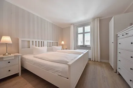 Schlafzimmer mit Doppelbett