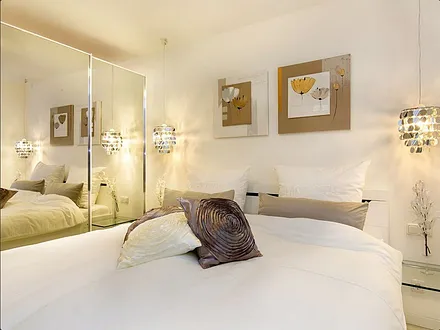 Schlafzimmer 1, Boxspringbett 180x200, LED-TV