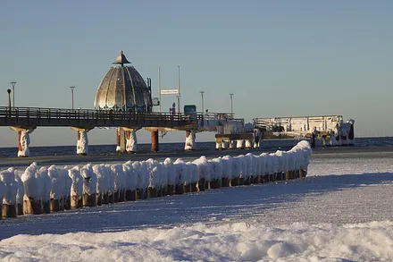 Seebrücke Zingst im Winter
