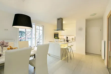 Küche, Kühlschrank  mit Gefrierfach, Spülmaschine, Kaffeevollautomat, Backofen uvm.