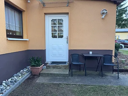 Grillecke/Terasse und Eingang 