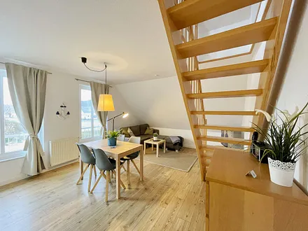 Esstisch mit Stühlen