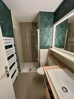 Bad mit WC und Dusche 