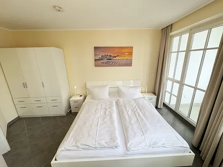 Schlafzimmer mit Doppelbett