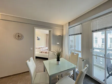 Essplatz mit Zugang zum Balkon