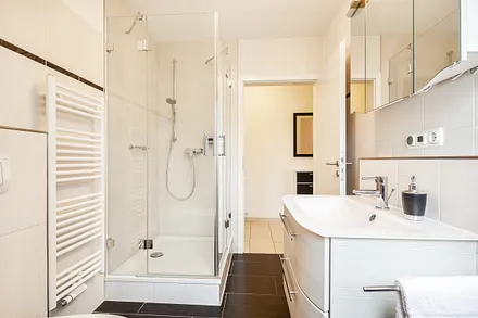 Bad mit Dusche und WC