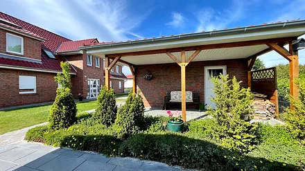 Garten mit Fahrradraum