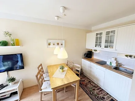 Esstisch und Stühlen