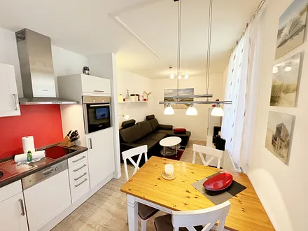  kombinierter Wohn-/Koch- und Essbereich