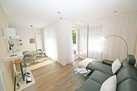 Wohnbereich mit Couchecke, Leselampe, iPad Air, Smart-TV, SONOS-Musikanlage mit DAB Radio sowie ein Festnetztelefon gehören zur elektronischen Ausstattung