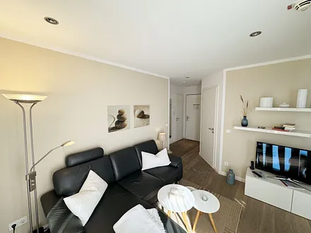 Wohnbereich mit Couchecke, Leselampe, iPad Air, Smart-TV, SONOS-Musikanlage mit DAB Radio sowie ein Festnetztelefon gehören zur elektronischen Ausstattung